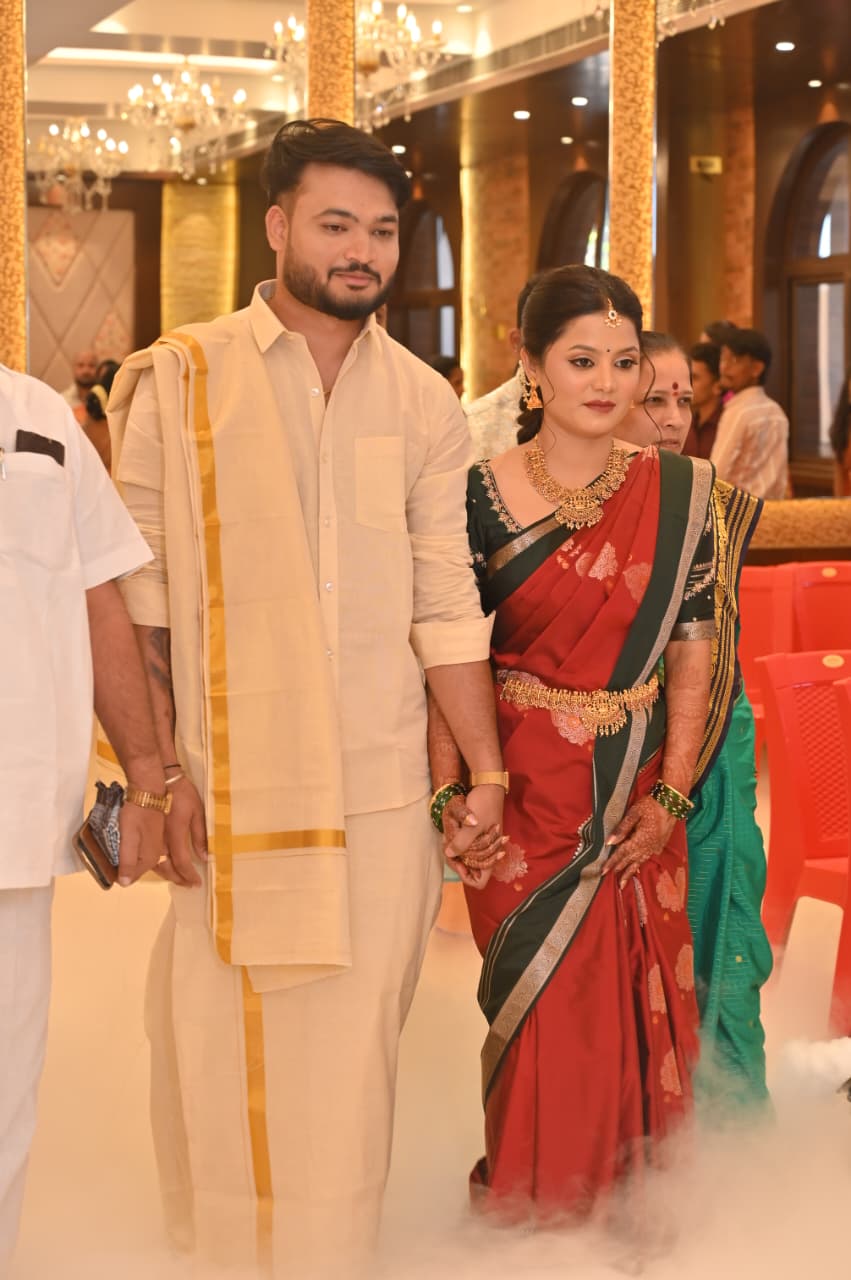 Ravi and Soumya walking into the hall hand in hand